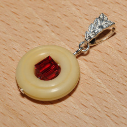 Pendentif en ivoire végétal