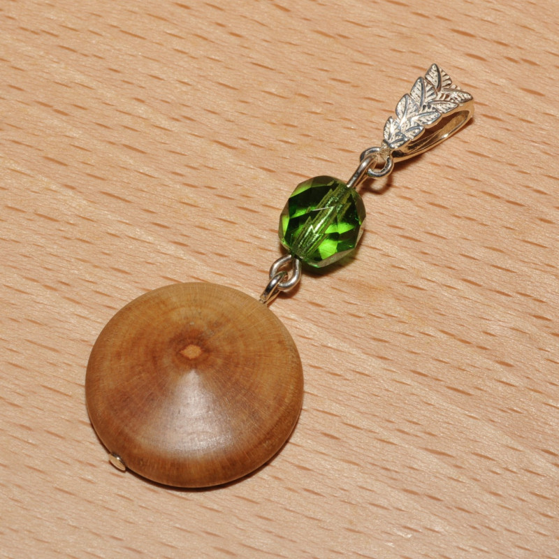 Pendentif bois de laurier amande Pendentif bois de laurier amande