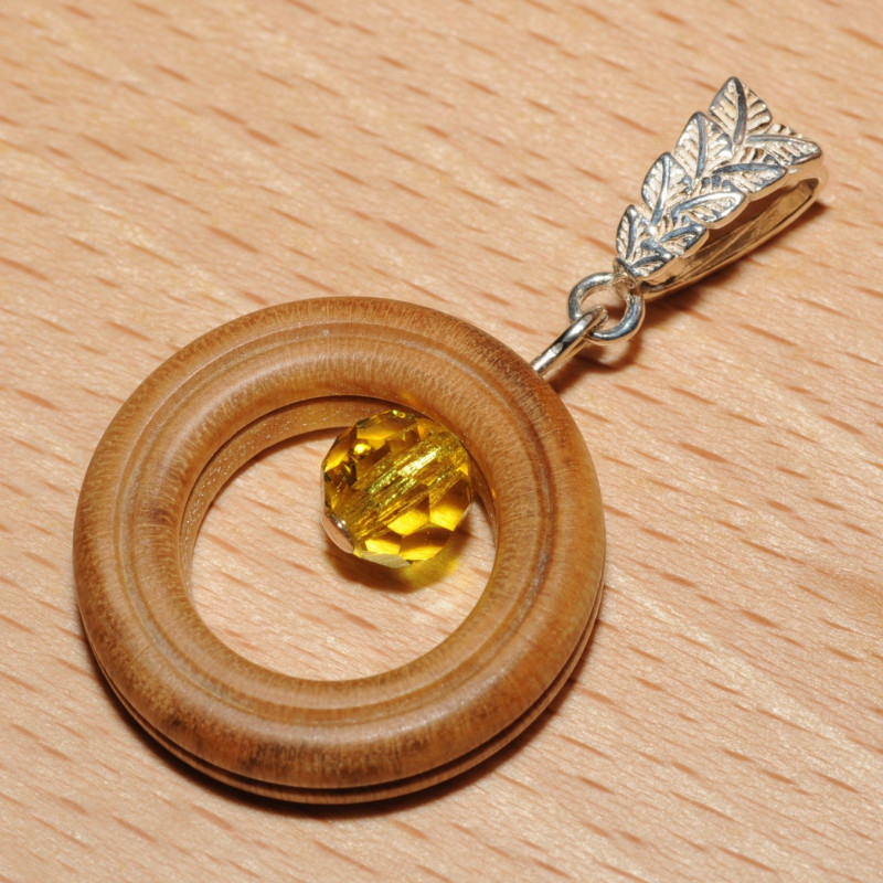 Pendentif bois de laurier amande Pendentif bois de laurier amande