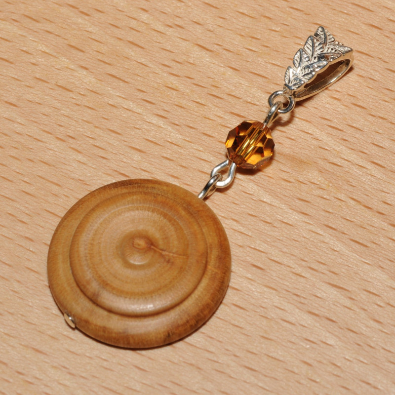 Pendentif bois de laurier amande Pendentif bois de laurier amande