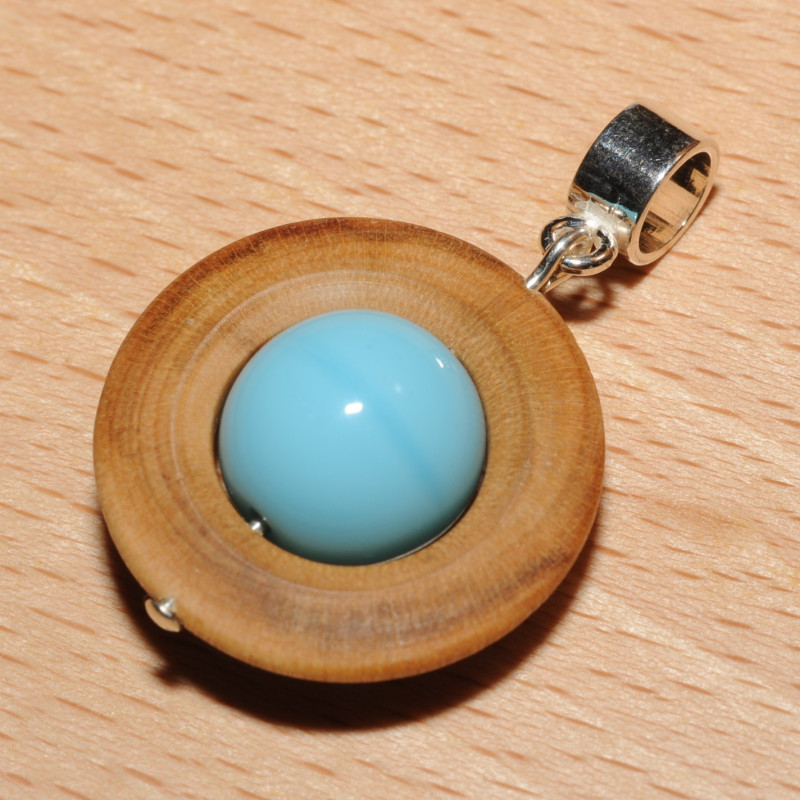 Pendentif bois de laurier amande Pendentif bois de laurier amande